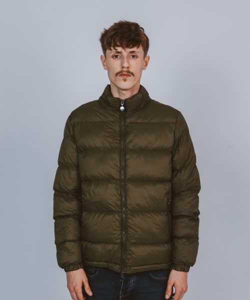 Chaqueta verde acolchada con capucha separable